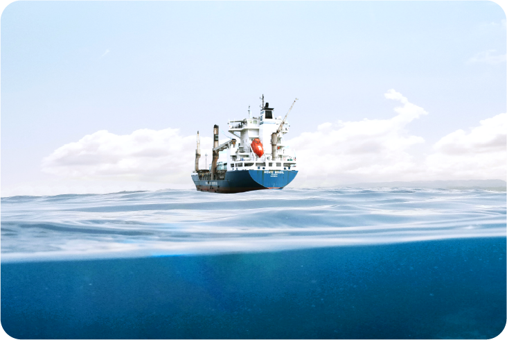 barco no mar